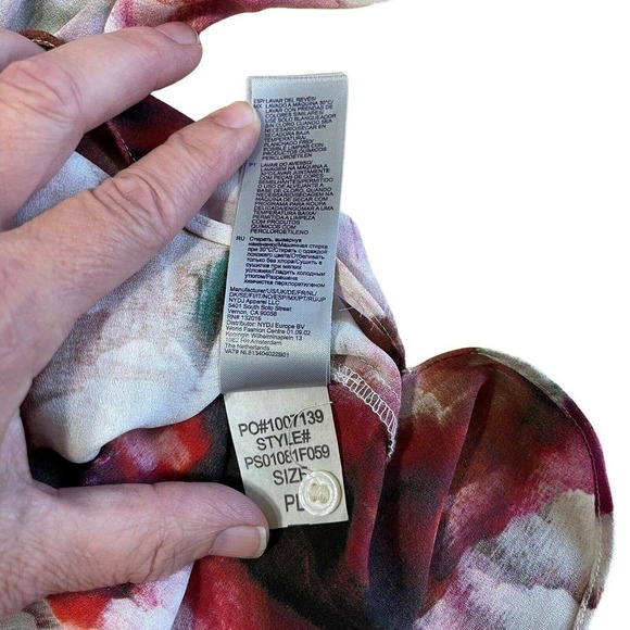 NYDJ Not Your Daughters Jeans Pink Moody Floral Watercolor Blouse Petite L - Picture 13 of 14